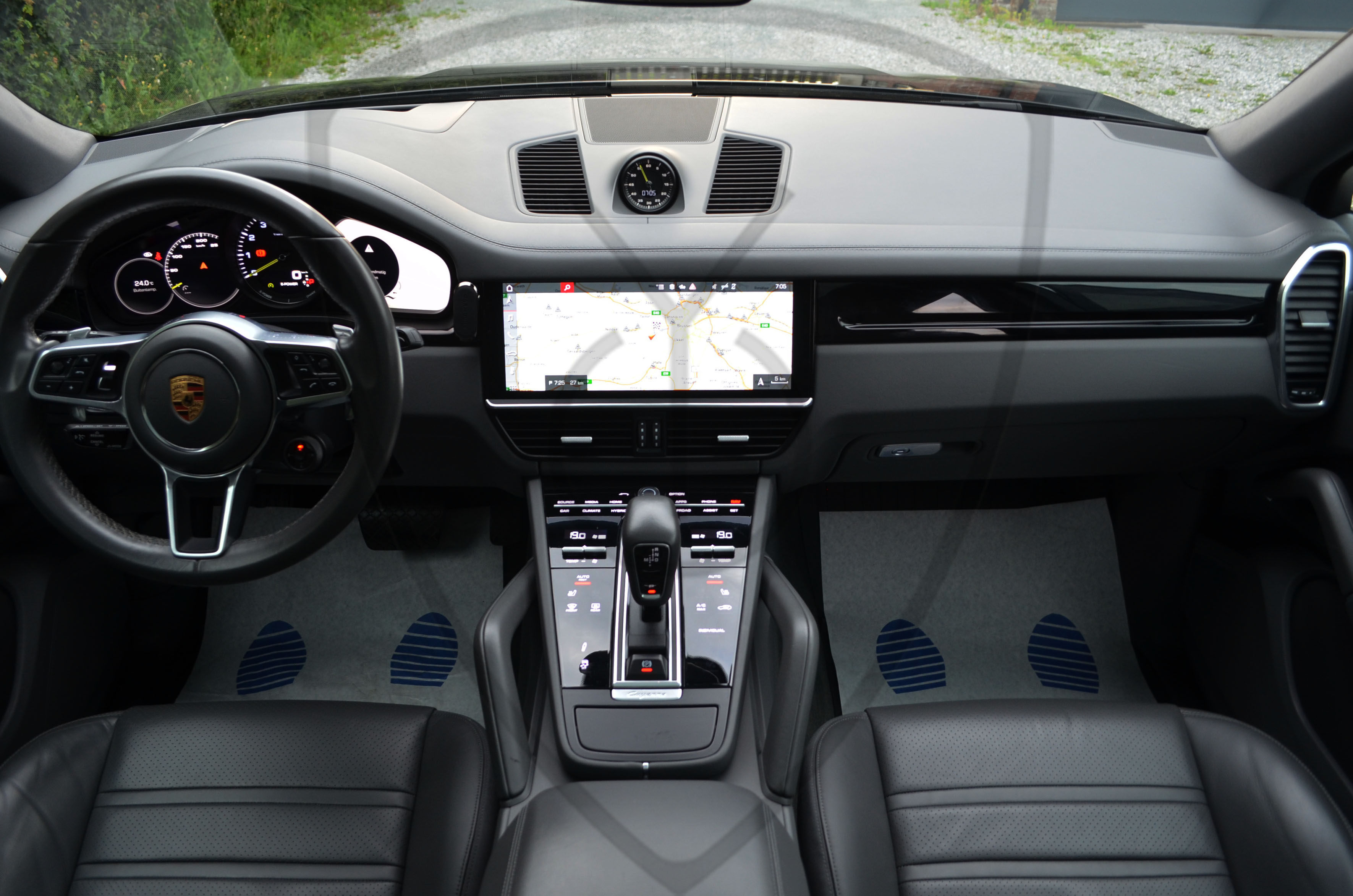 PORSCHE CAYENNE COUPE — image 13